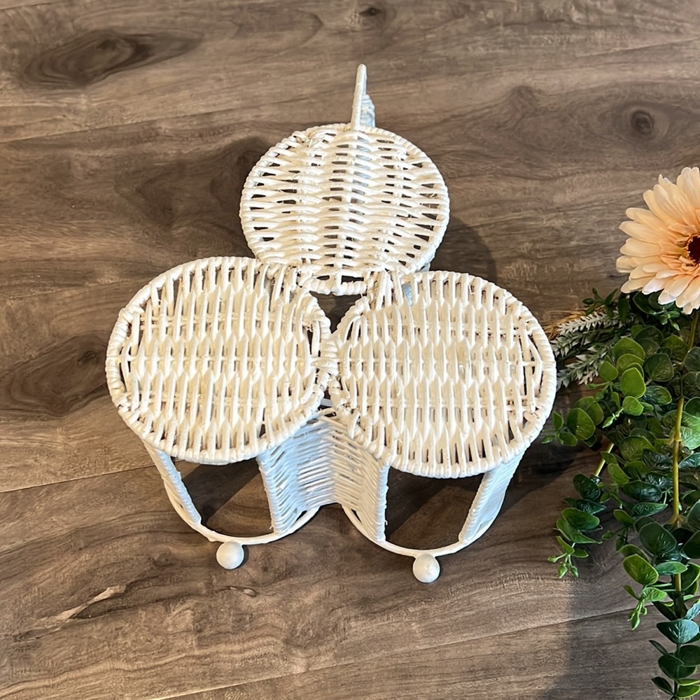 FARMHOUSE White wicker wine bottle holder - Picture 7 of 7